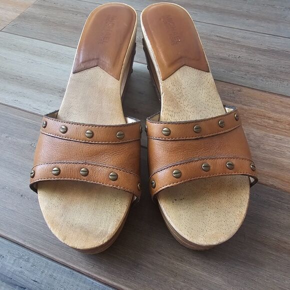 MICHAEL Kors Brown Leather Studded Wooden Wedge Mules Clogs Sandals US 8.5M - Picture 2 of 10